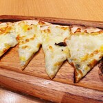 YEBISU BAR - チーズピザ(ハーフ)