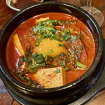 Kanya Jin - チゲ鍋　色が強い！