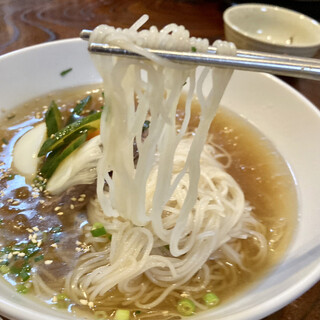 韓屋仁 - 冷麺リフト