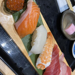 魚力食堂 - 寿司が生きてます！