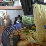 博多ラーメン鶴亀堂 - 低加水麺は細麺