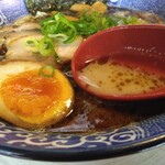 Hakata Ra-Men Tsurukamedou - 臭みの無いスープ。