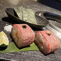 北新地焼肉 きらく - 肉寿司です