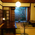手打ち蕎麦 かね井 - 中庭に面した奥座敷