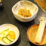 とんかつあさくら - 小鉢、漬物、ソース用の胡麻