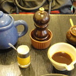 とんかつあさくら - ソース、辛子、塩、自家製みそだれ、ふりかけ