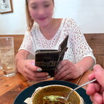 イレール人形町 - 鶏料理屋さんのプロジェンヌもクリームの焦がし方に興味津々♪