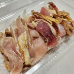 大分唐揚専門店 まるまん - 地鶏のタタキ小です。