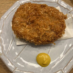 Roido - 日本一のコロッケ２７０円。お肉とじゃがいものバランスが絶妙で、私のコロッケ御三家に勝るとも劣らない味わいです（╹◡╹）（╹◡╹）。御三家ってどこ？？笑