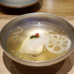 Mochi Duki - 鱧真薯と新蓮根の椀物