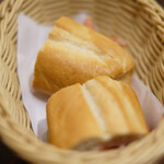 スペイン食堂 エルペケーニャ - ランチセット 1050円 のパン