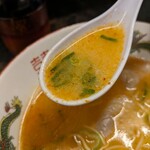 Ippachi Ramen - 辣油入りのスープ