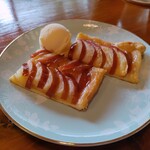 Kafe Fika 箱根 - 自家製本日のケーキ：フィーカ風アップルパイ　400円