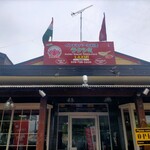 インドネパール料理 ラクシミ - 外観  駐車場は店の脇の空き地です。