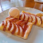 Kafe Fika 箱根 - 自家製本日のケーキ：フィーカ風アップルパイ　400円