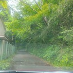 Kafe Fika 箱根 - この道を進んでいきます