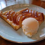 Kafe Fika 箱根 - 自家製本日のケーキ：フィーカ風アップルパイ　400円