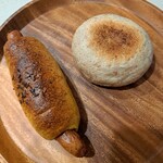 KIBIYA ベーカリー - 今回購入したカレーソーセージとチョコパン