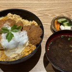 Tonkatsu Akari - ロースカツ丼　1,080円
                        