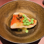 イル アオヤマ - 【写真⑦】炭火焼き金目鯛(千葉県勝浦)、えんどう豆 (北海道)