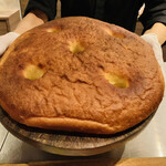 イル アオヤマ - 【写真③】自家製フォカッチャ