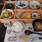 かんすい苑　覚楽 - 盛りだくさんの朝食