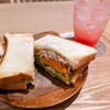 葉っぱcafe - サラダチキン、ツナ、キャロットラペのサンドイッチ