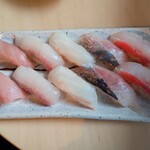寿司居酒屋 まるがまる - 中トロ　かんぱち　真鯛　アジ　金目鯛