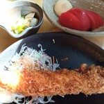 寿司居酒屋 まるがまる - つぶ貝ワサビ　冷やしトマト　大きなエビフライ