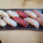 寿司居酒屋 まるがまる - つぶ貝　メダイ　かつお　ヒラメ　ワラサ