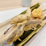 蕎麦割烹  倉田 - 天竜川産 鮎唐揚げ 2尾、とうもろこし唐揚げ
