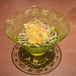 イル アオヤマ - 蓴菜と伊勢海老の炭火炙り　名古屋コーチンのコンソメジュレ掛け