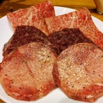 ビーフキッチン 渋谷店 - お肉3種