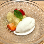 おい河 - イチゴとメロンのシャンパンゼリーかけ＆ココナッツミルクアイス