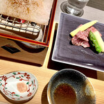 おい河 - 道産黒毛和牛の岩塩プレートイ焼（ヤングコーン/アスパラ緑白添え）