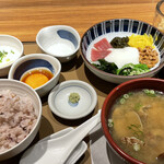 Yayoi Ken - アカモクねばとろ定食　1,040円
                      （もち麦ごはん半分、貝汁へ変更）