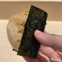 麻布十番 鮨 無銘 - 平貝の海苔巻き