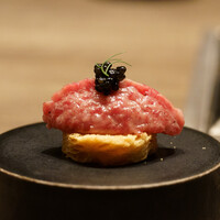 USHIGORO S. SHINJUKU - キャビアと和牛のタルタル