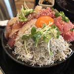 漁師家 大次郎丸 - 海鮮三色月見丼 2500円