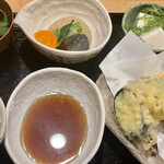 Ginshu Kairaku Kazu - 鰯の梅しそ天と唐揚げの定食は、煮物と冷奴、お吸い物付き