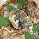 東三国 海鮮食堂 おーうえすと - 大ぶりな岩ガキ！