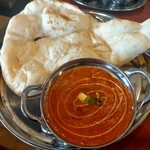 インドネパール料理 ラクシミ - バターチキンセット1000円  サラダ、ナンorライス、ドリンク付き  ナンをチョイス。