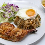 MON : 태국 그릴 치킨과 닭고기 고기의 가파오 볶음밥 * 수프 포함