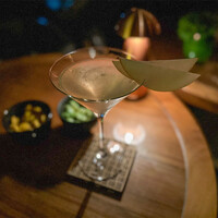 ザ タヴァン グリル＆ラウンジ - 