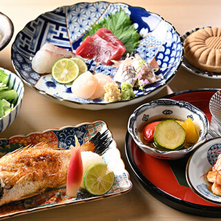 のどぐろと旬の食材を一人一皿楽しめる飲み放題付きコース