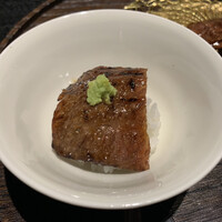 #肉といえば松田 奈良本店 - ザブトンの炭火焼き　一口ご飯と