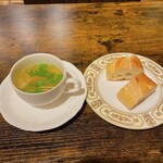 Budoubatake Ma-Mare-Do Sukaizu - セットのスープとパンです