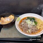 清水や - すみません。カツ丼は残しました。冷かけ蕎麦は、キリッと冷たく歯ごたえもあり合格。