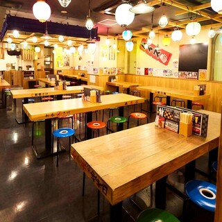 If you're Izakaya (Japanese-style bar) with a retro Showa feel, you'll be spoiled for choice with drunk chicken wings!