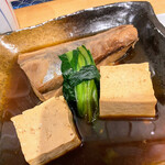 スタンド 富 - ランチ煮魚と刺身定食